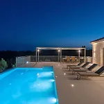 Brand New: Kefalonia Stone - Trapezaki Retreat ヴィラ
