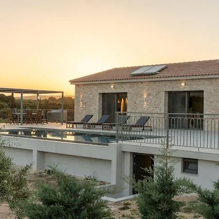 Brand New: Kefalonia Stone - Trapezaki Retreat ヴィラ *