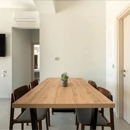 Brand New: Kefalonia Stone - Trapezaki Retreat טרפזאקי